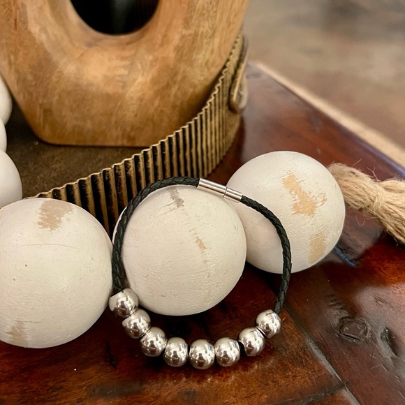 NWT, CUSTOM MADE, BEAUTIFUL black leather bracelet with silver beads!!! - Picture 1 of 1